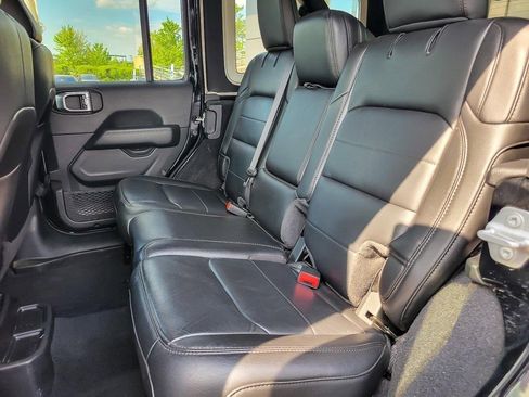 Used 2021 Jeep Wrangler Unlimited Sahara image 10