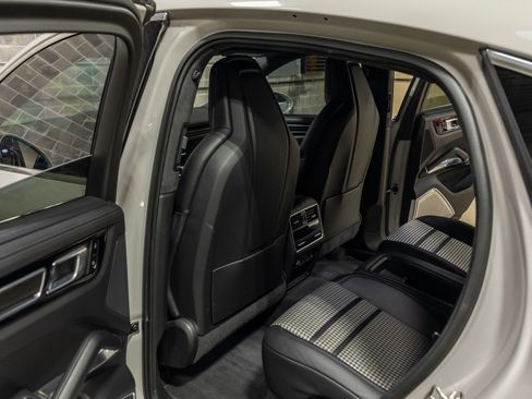 Used 2021 Porsche Cayenne Turbo S image 48