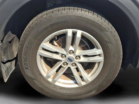 Used 2024 Ford Explorer XLT AWD/4WD image 11