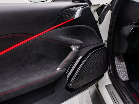 Certified 2022 Ferrari Roma image 35