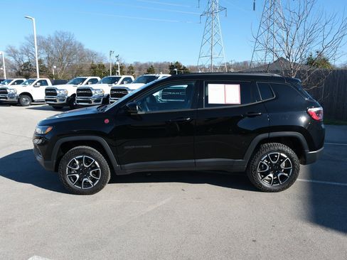 Used 2024 Jeep Compass Trailhawk image 10