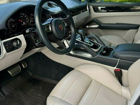 Used 2019 Porsche Cayenne Turbo image 12