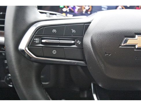 Used 2025 Chevrolet Suburban LT RWD image 13