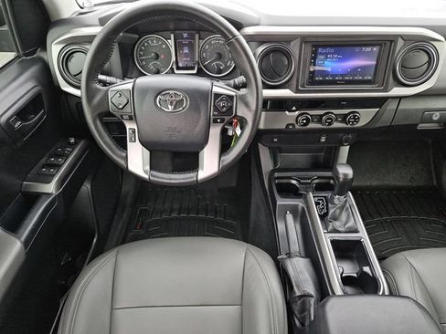 Used 2017 Toyota Tacoma SR5 w/ Tow Package RWD image 5