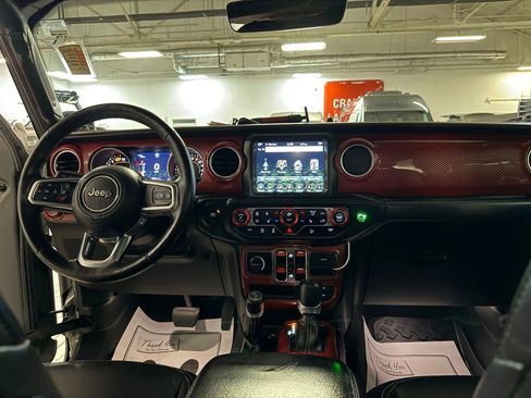 Used 2018 Jeep Wrangler Unlimited Sahara image 30