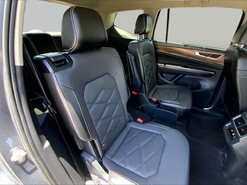 Used 2024 Volkswagen Atlas SE AWD/4WD image 19