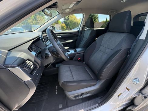 Used 2025 Nissan Rogue SV FWD image 38