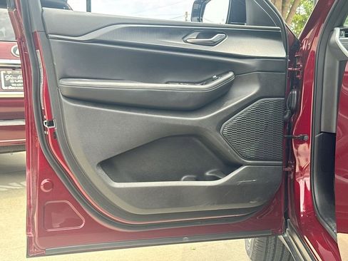 Used 2025 Jeep Grand Cherokee L Laredo RWD image 12