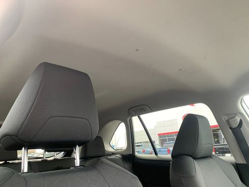 Used 2025 Toyota RAV4 XLE AWD/4WD image 19