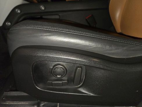 Used 2023 Land Rover Defender 110 X-Dynamic SE image 12