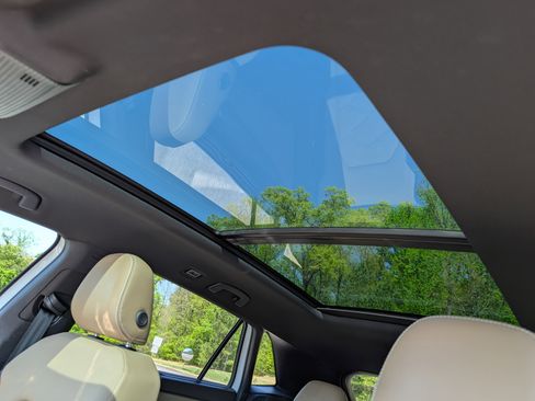 Used 2024 Volkswagen Atlas Cross Sport SE image 15