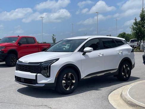 New 2026 Kia Sportage LX FWD image 4