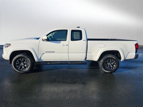 Used 2022 Toyota Tacoma SR5 image 2