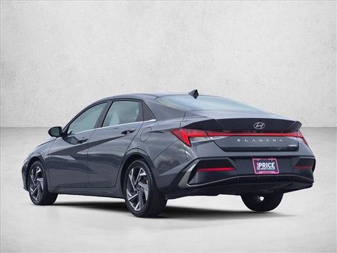 Used 2025 Hyundai Elantra Limited FWD image 8