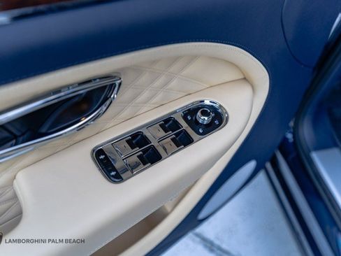 Used 2026 Bentley Bentayga Extended Wheelbase AWD/4WD image 26