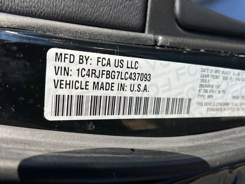 Used 2020 Jeep Grand Cherokee Limited image 28