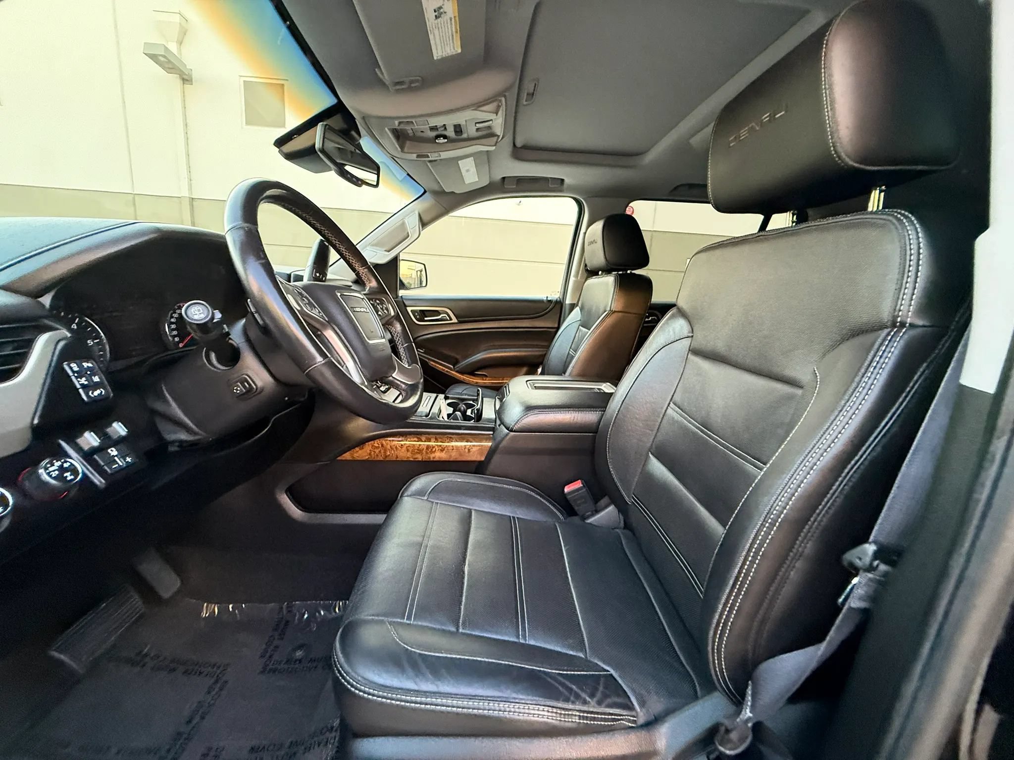Used 2015 GMC Yukon XL Denali w/ Touring Package AWD/4WD image 15