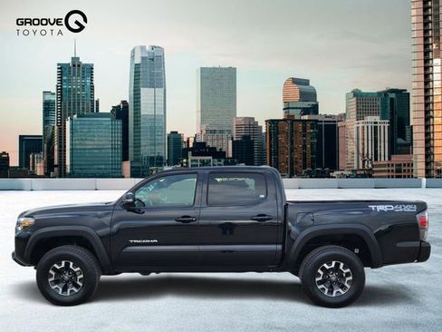 Used 2021 Toyota Tacoma TRD Off-Road w/ Technology Package AWD/4WD image 2