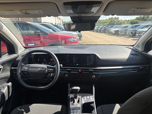 Used 2026 Kia Sportage LX FWD image 32