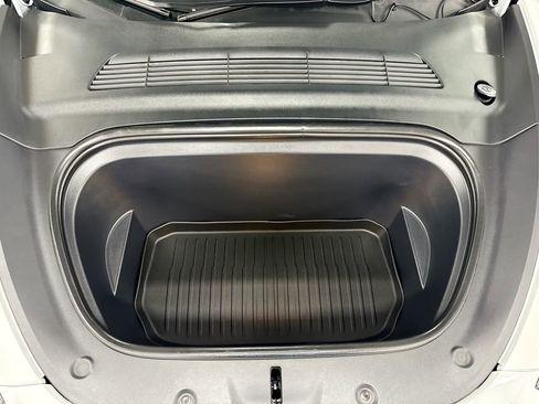 Used 2023 Tesla Model Y Performance image 28