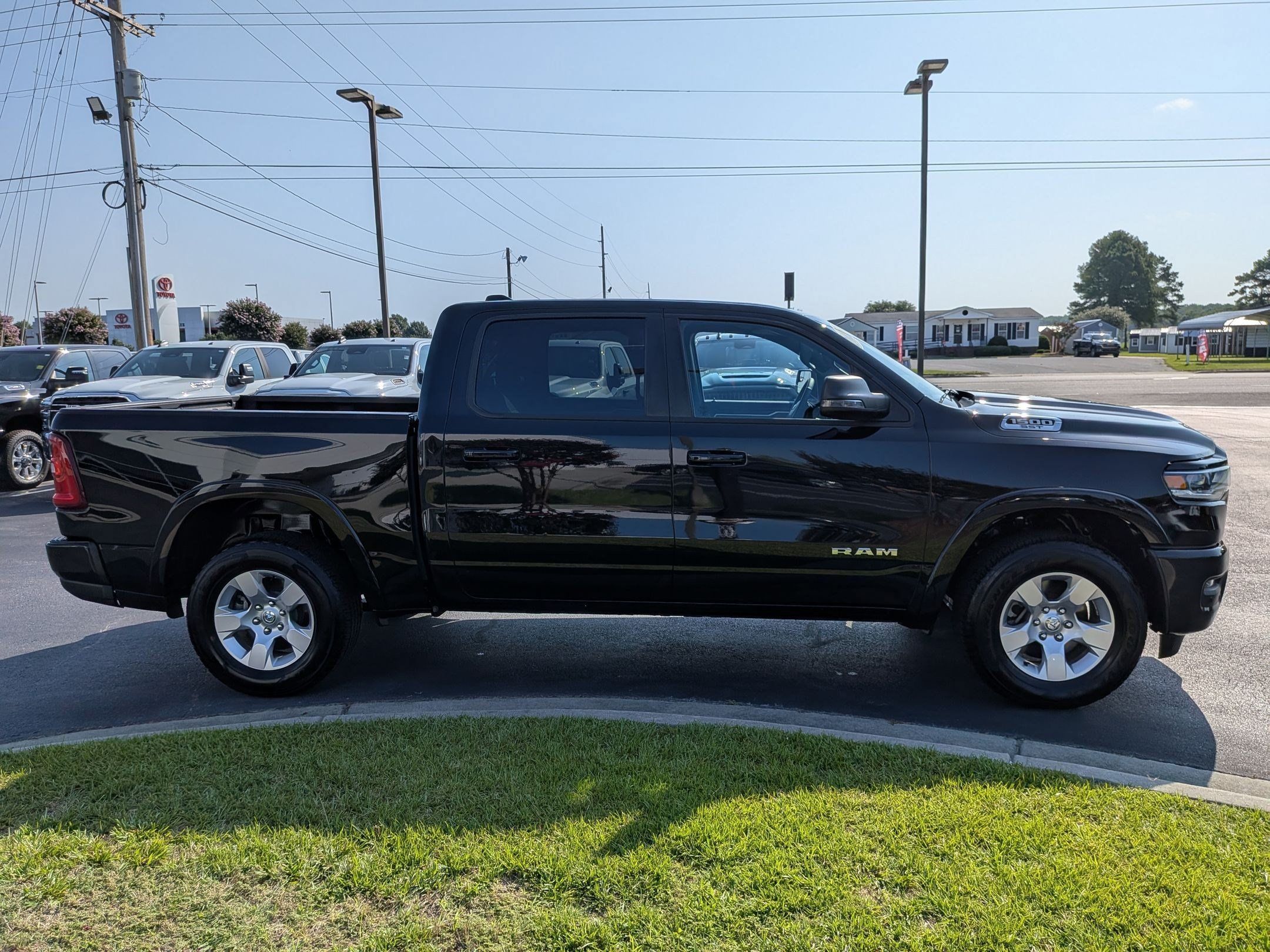 Used 2025 RAM 1500 Big Horn AWD/4WD image 4