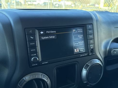 Used 2018 Jeep Wrangler Unlimited Sport w/ Connectivity Group image 18