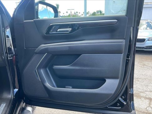 Used 2025 Chevrolet Suburban Z71 AWD/4WD image 19
