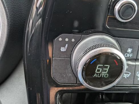 Used 2023 Toyota Highlander XLE AWD/4WD image 17