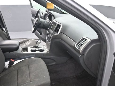 Used 2018 Jeep Grand Cherokee Laredo image 17