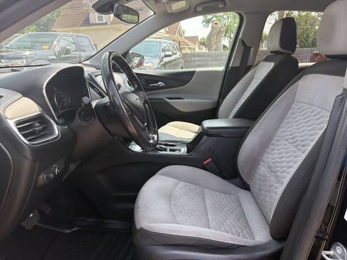 Used 2019 Chevrolet Equinox LT w/ Driver Convenience Package FWD image 11