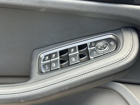 Certified 2026 Porsche Macan AWD/4WD image 13