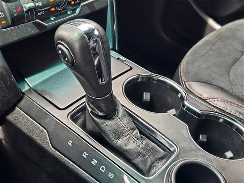 Used 2019 Ford Explorer XLT w/ Equipment Group 202A FWD image 12
