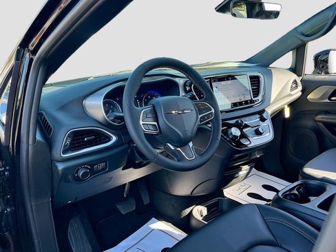 New 2026 Chrysler Voyager LX image 9