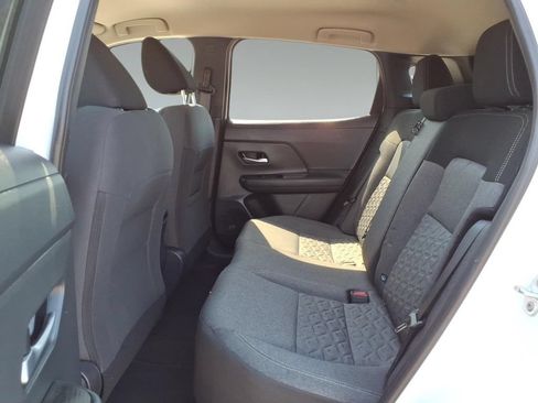 Used 2025 Nissan Kicks SV AWD/4WD image 11