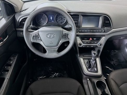 Used 2018 Hyundai Elantra SEL FWD image 3
