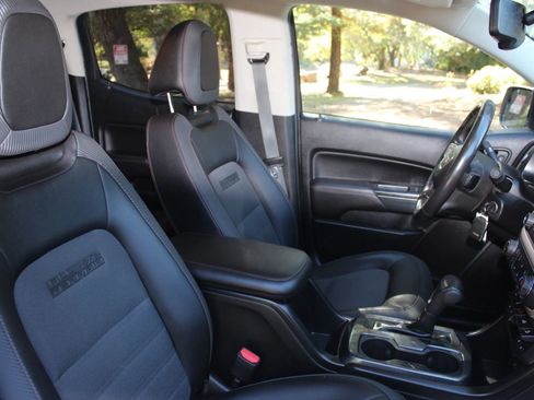 Used 2017 GMC Canyon SLE w/ All Terrain Package image 9