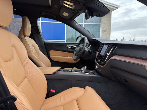 Used 2023 Volvo XC60 T8 Ultimate w/ Climate Package image 14