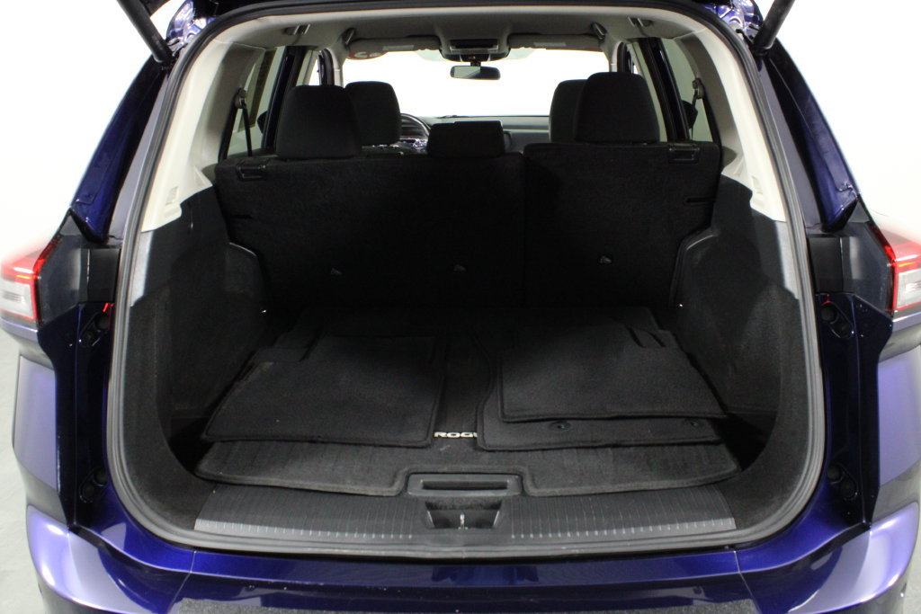 Certified 2025 Nissan Rogue SV FWD image 16