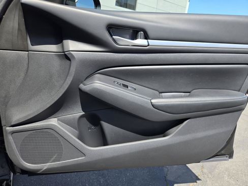 Used 2022 Nissan Altima 2.5 SV FWD image 34