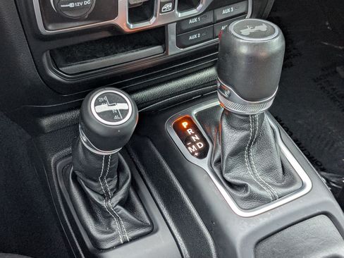 Used 2020 Jeep Wrangler Unlimited Sahara AWD/4WD image 28