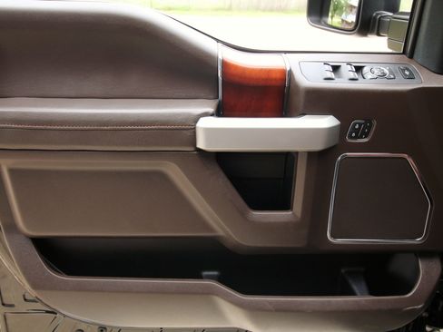 Used 2019 Ford F350 King Ranch w/ King Ranch Ultimate Package AWD/4WD image 19