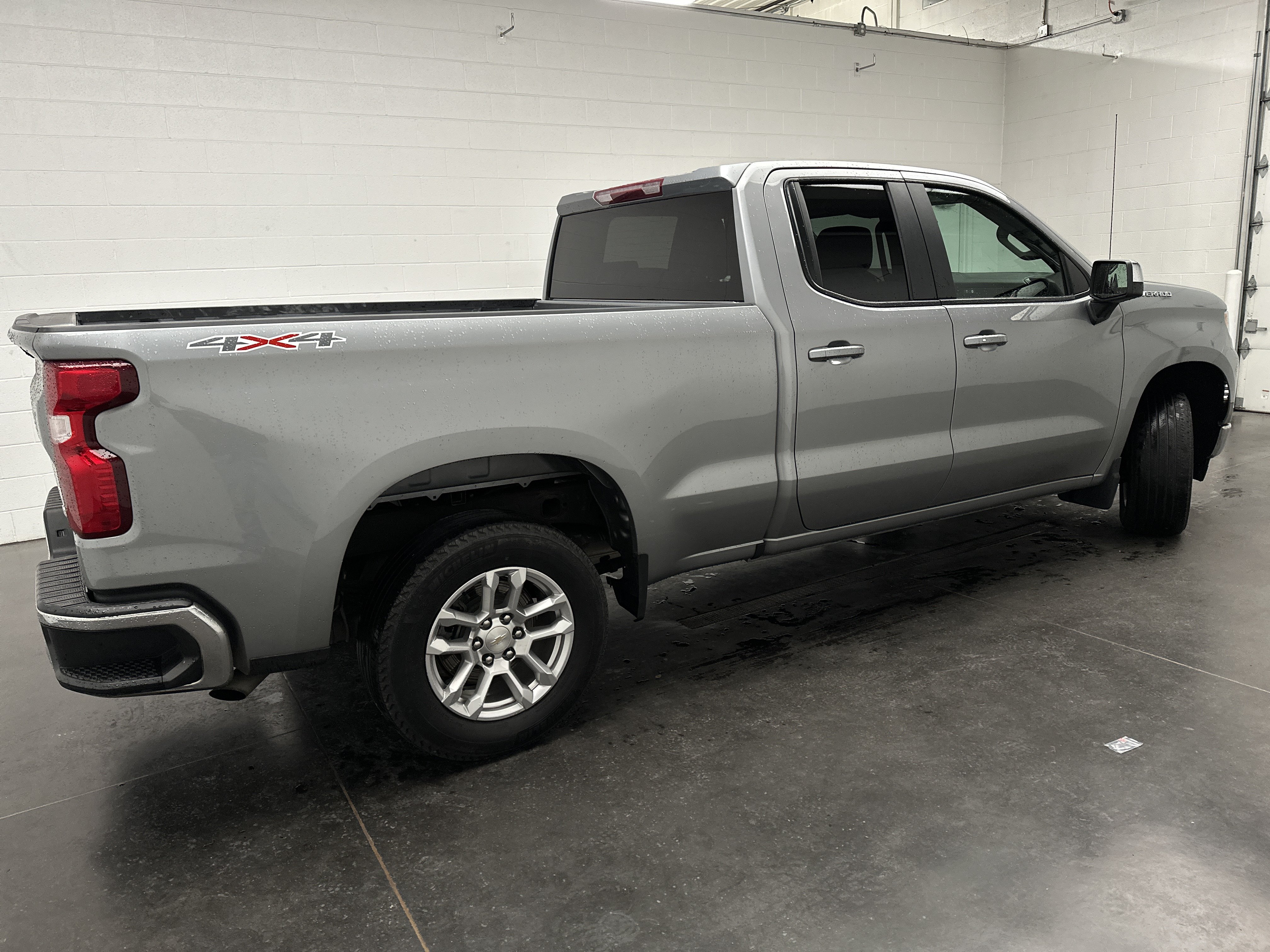 Used 2024 Chevrolet Silverado 1500 LT AWD/4WD image 9