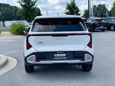 New 2027 Kia Seltos LX FWD image 6