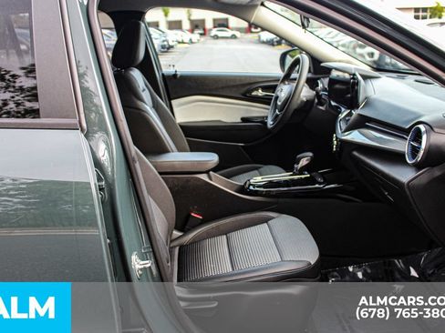 Used 2025 Chevrolet Trax LT FWD image 20