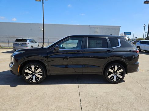 New 2026 Mitsubishi Outlander SE AWD/4WD image 2