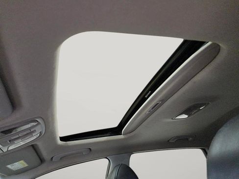 Used 2017 Kia Niro Touring w/ Advanced Technology Package image 16