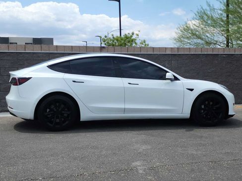Used 2021 Tesla Model 3 Standard Range Plus RWD image 9