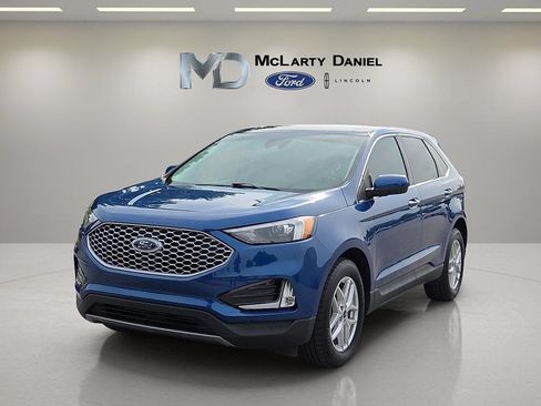 Certified 2024 Ford Edge SEL w/ Convenience Package AWD/4WD image 2