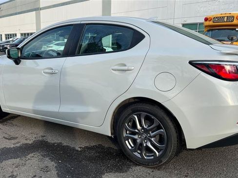 Used 2019 Toyota Yaris LE FWD image 7