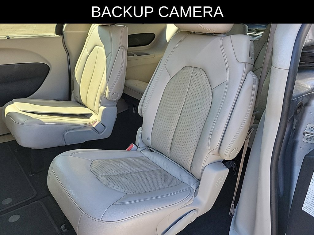 Used 2021 Chrysler Pacifica Touring-L FWD image 11